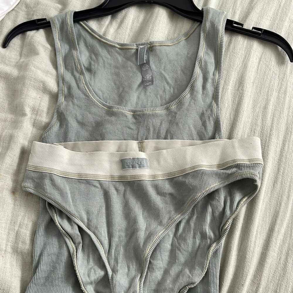 Skims lounge set